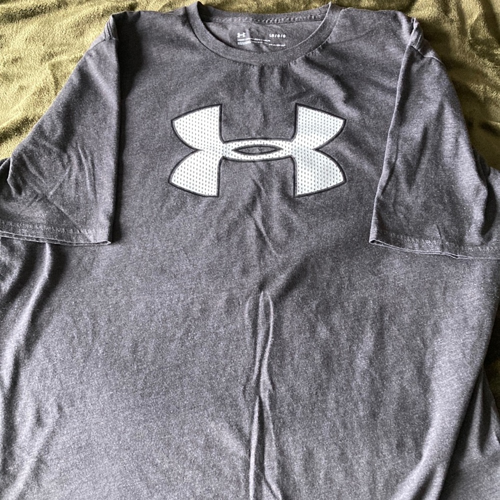Under Armour T shirt